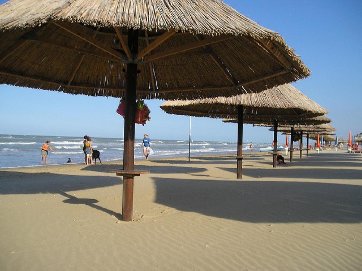 Casa Klimt Vicinissima Al Mare Parcheggio Privato Gratuito Se Disponibile Apartment Pescara Exterior photo