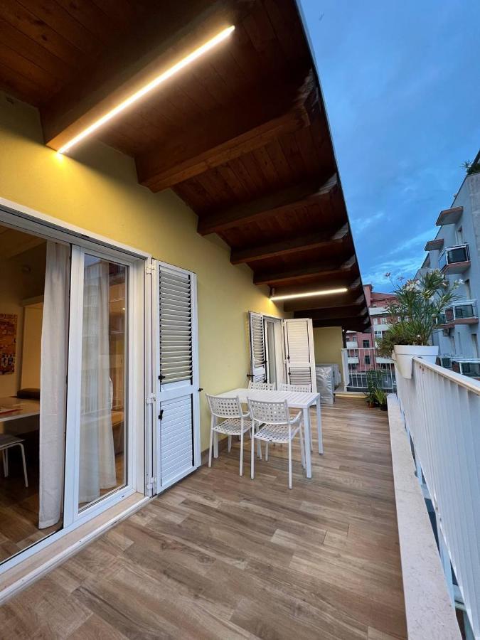 Casa Klimt Vicinissima Al Mare Parcheggio Privato Gratuito Se Disponibile Apartment Pescara Exterior photo